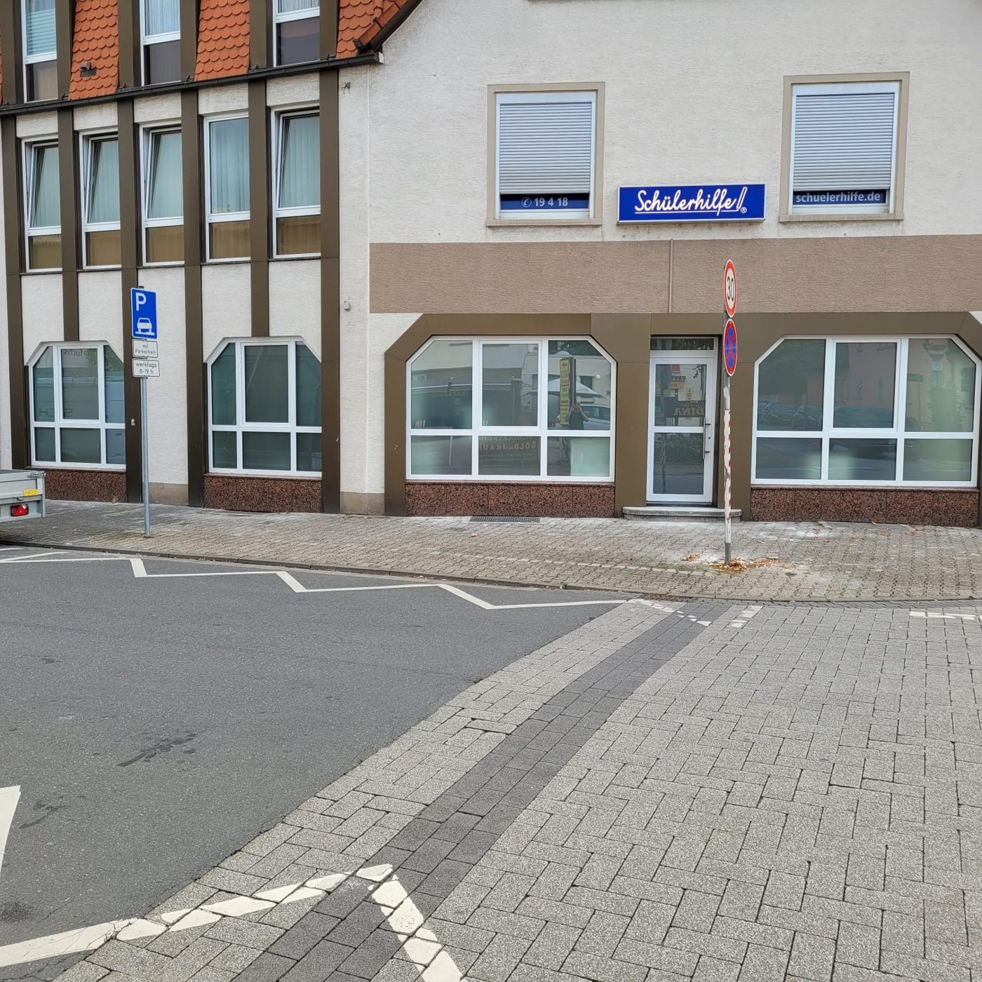 Gewerbeobjekt mit Fensterfront – WB Bauelemente Referenz
