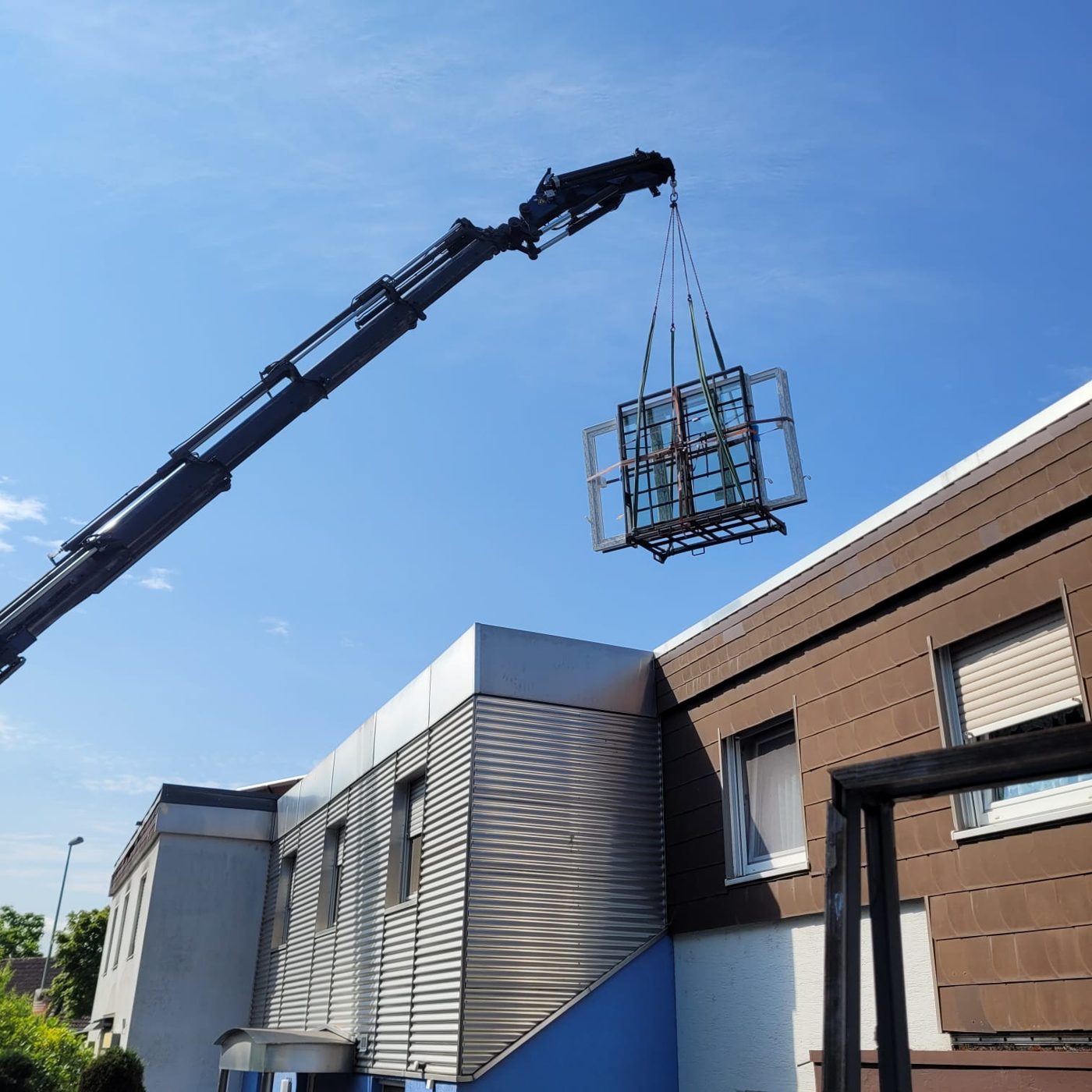 Kranmontage am Neubau – WB Bauelemente Referenz