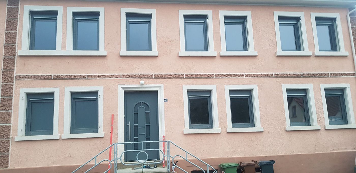 Mehrfamilienhaus mit Sprossenfenstern – WB Bauelemente Referenz